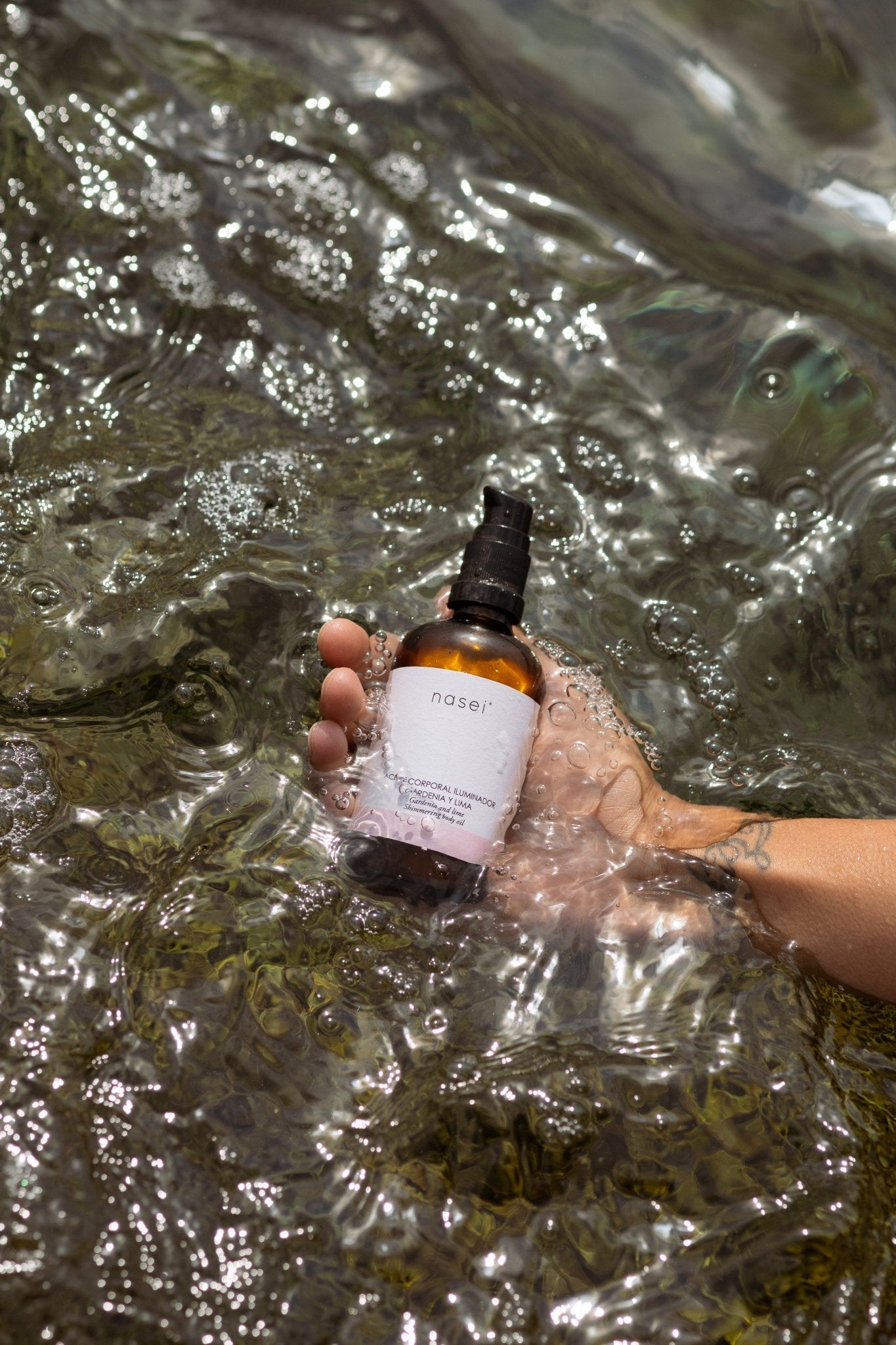 Aceite corporal iluminador gardenia y lima - Nasei