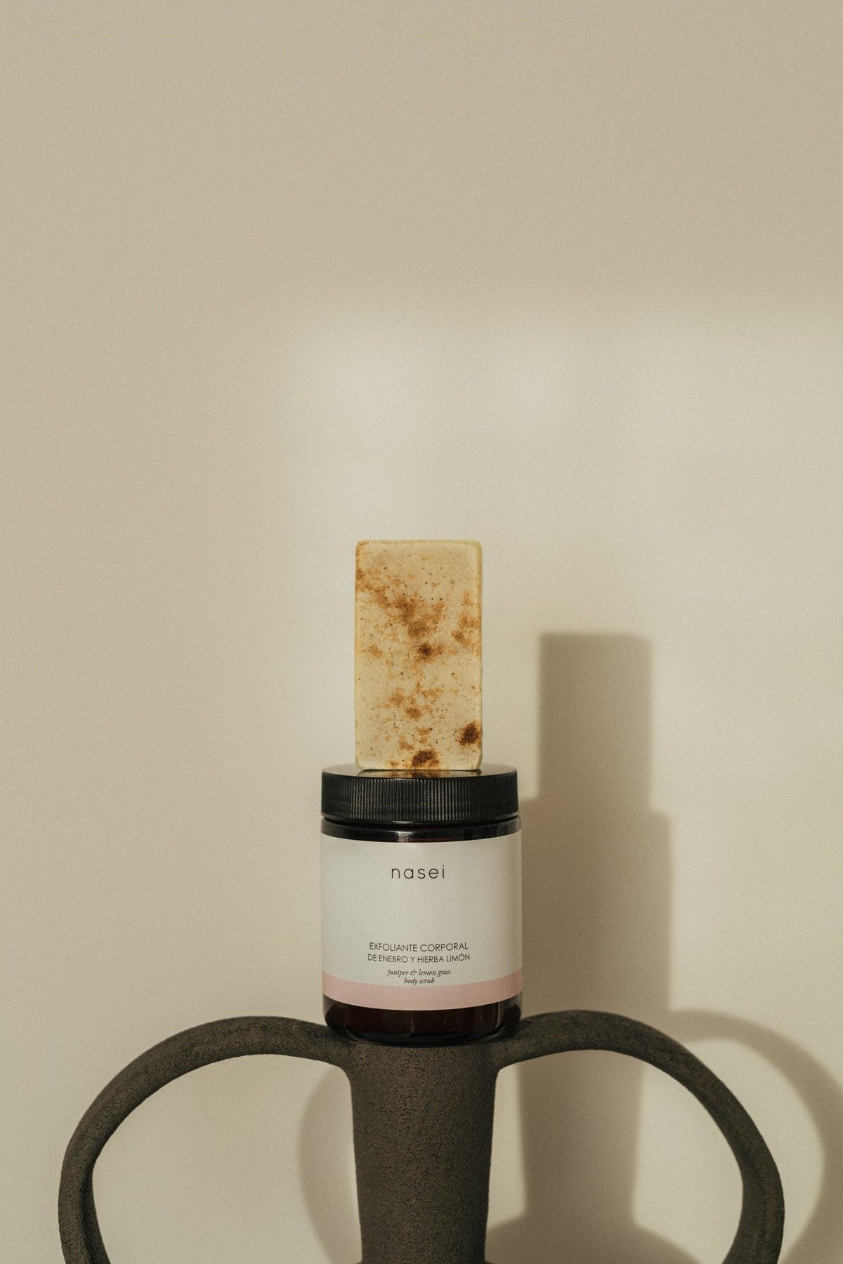 Exfoliante corporal de enebro y hierba limón - Nasei