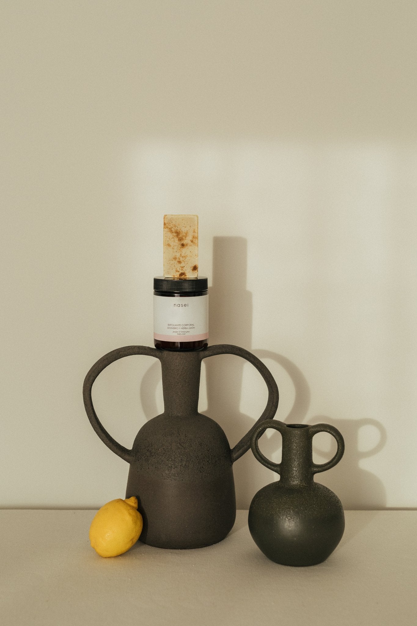 Exfoliante corporal de enebro y hierba limón - Nasei