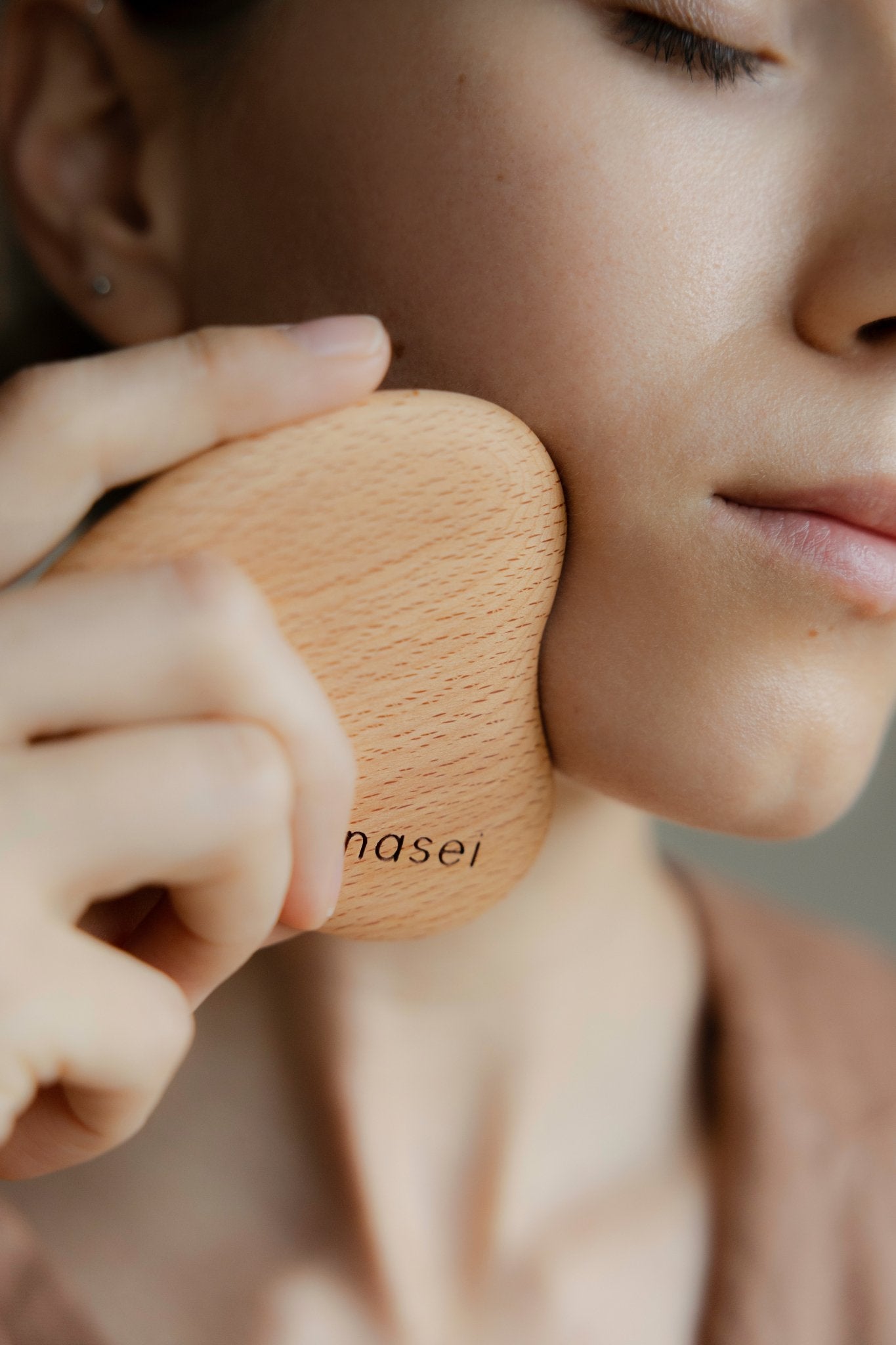 Gua Sha facial de madera - Nasei