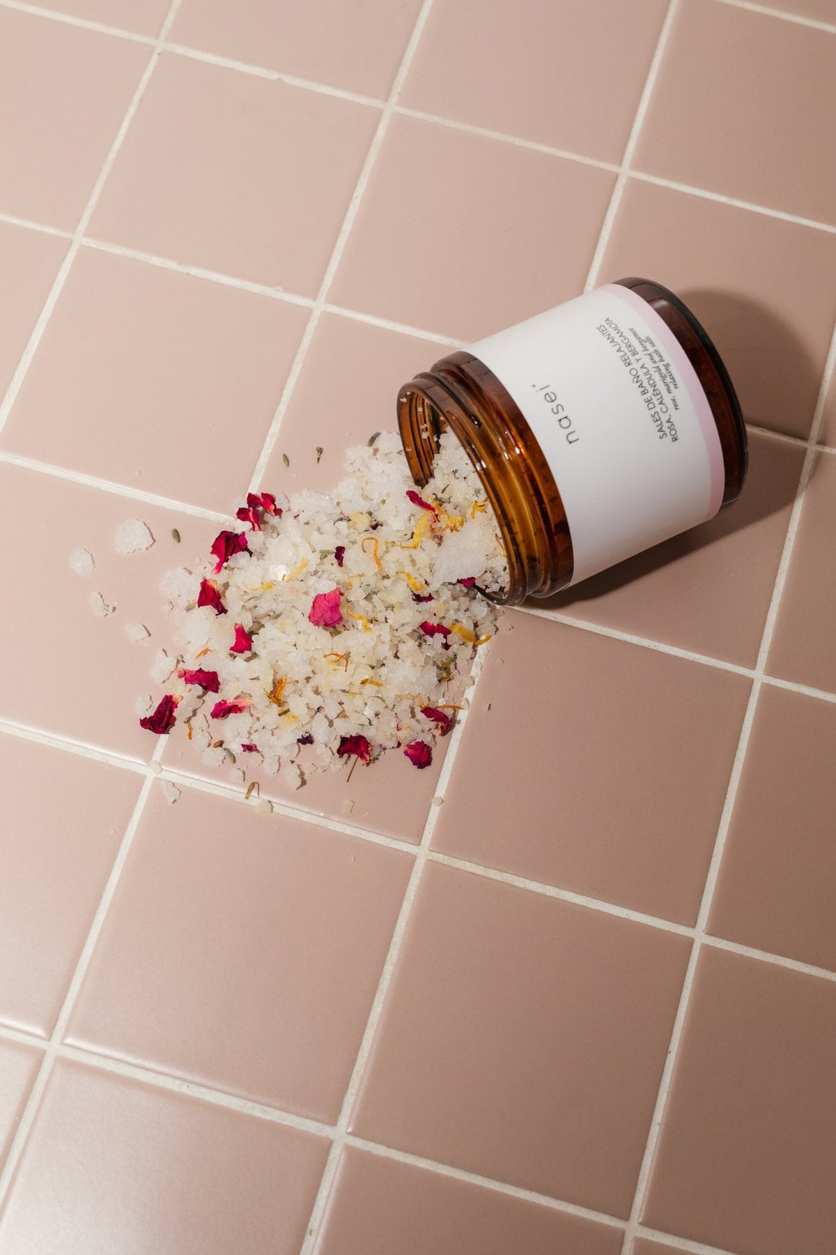 Sales de baño relajantes de rosa, caléndula y bergamota - Nasei